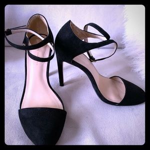 Zara black heels! EUC